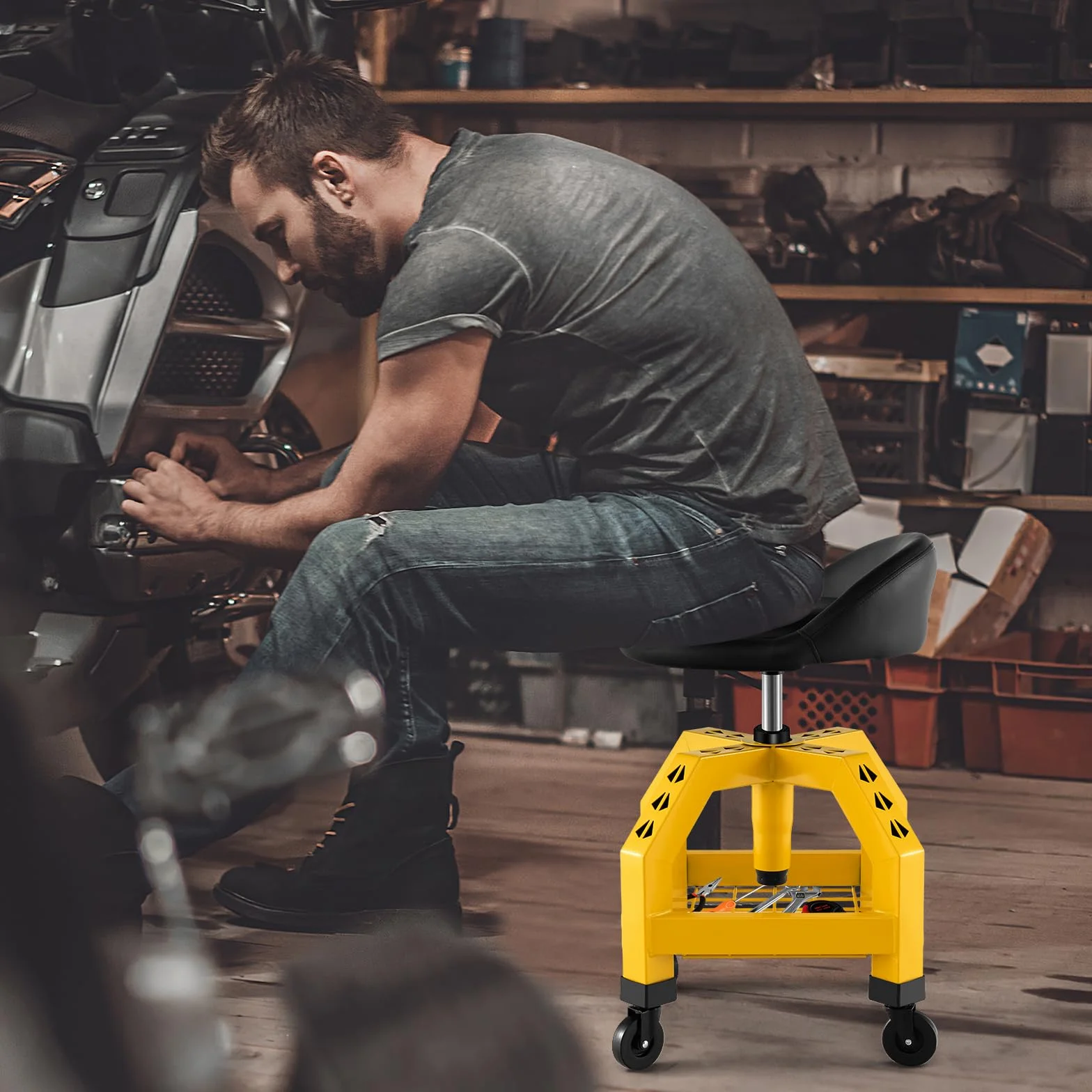 COSTWAY Sgabello da Officina, Sgabello Meccanico Rotante con Vassoio Porta Attrezzi, Regolabile in Altezza e 4 Ruote Universali, Capacità di 150 kg, per Garage, Officina (Giallo)
