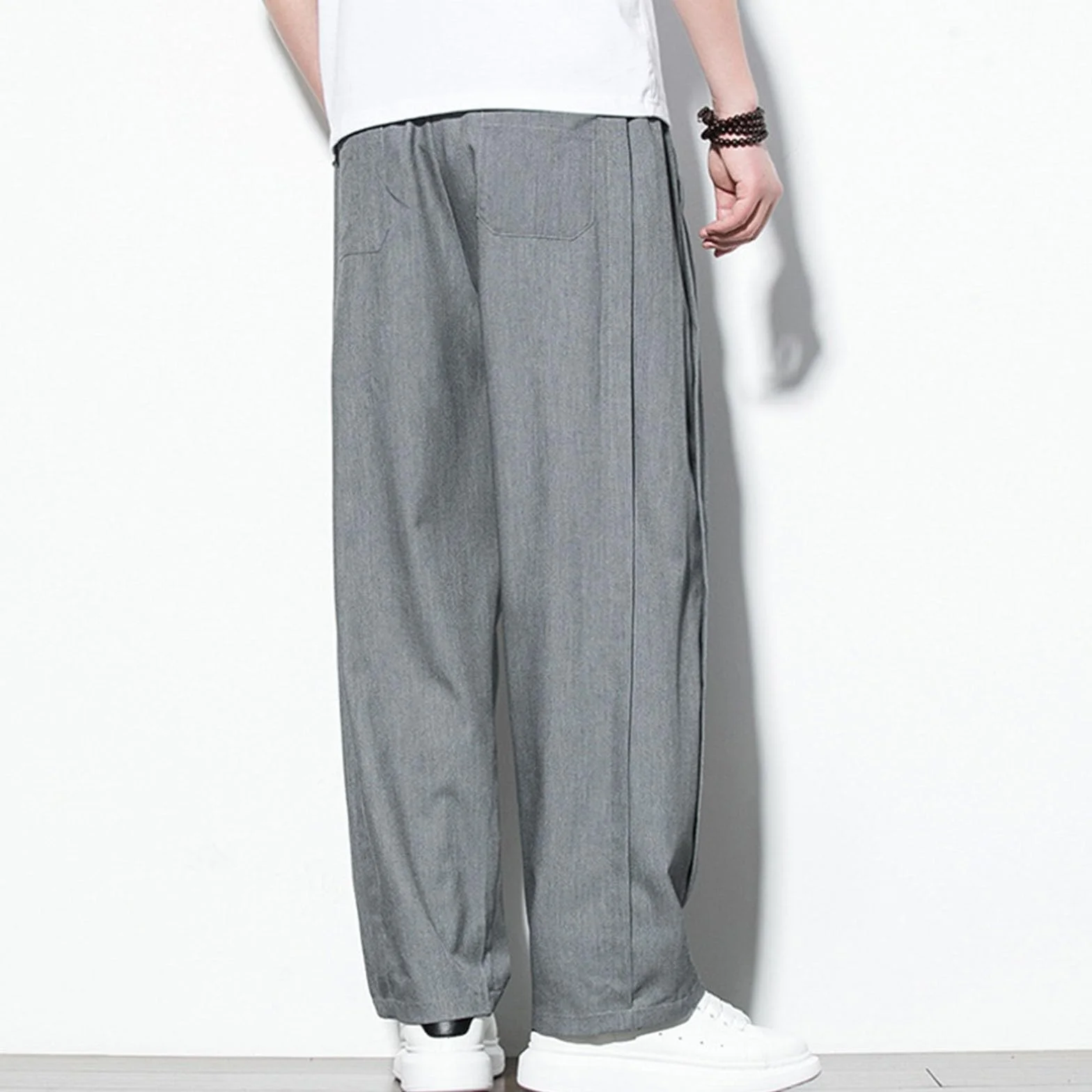 Pantaloni lunghi da uomo estivi a gamba larga in tessuto con tasche tinta unita