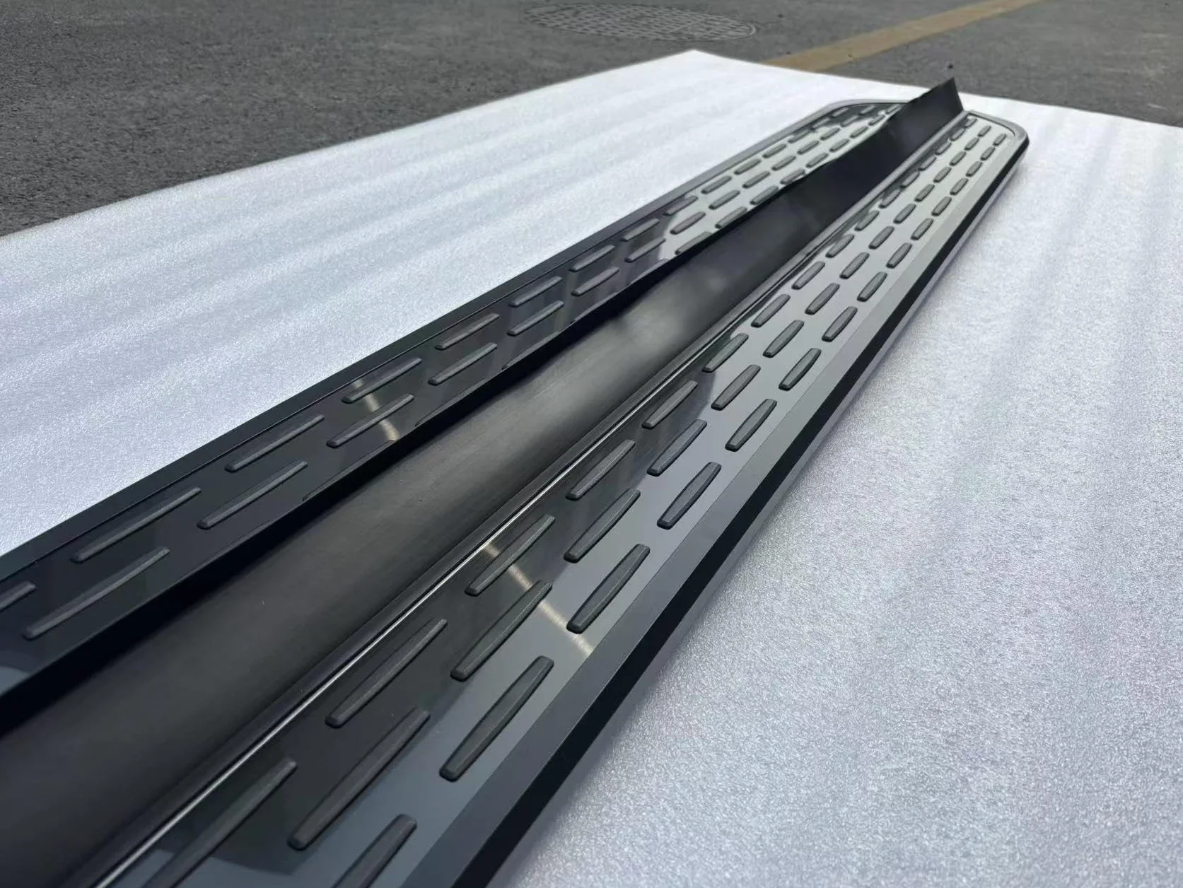 2 pezzi compatibili con MG HS 2025 Pedana laterale con anti-ribaltamento in alluminio, tutto nero (con staffe)
