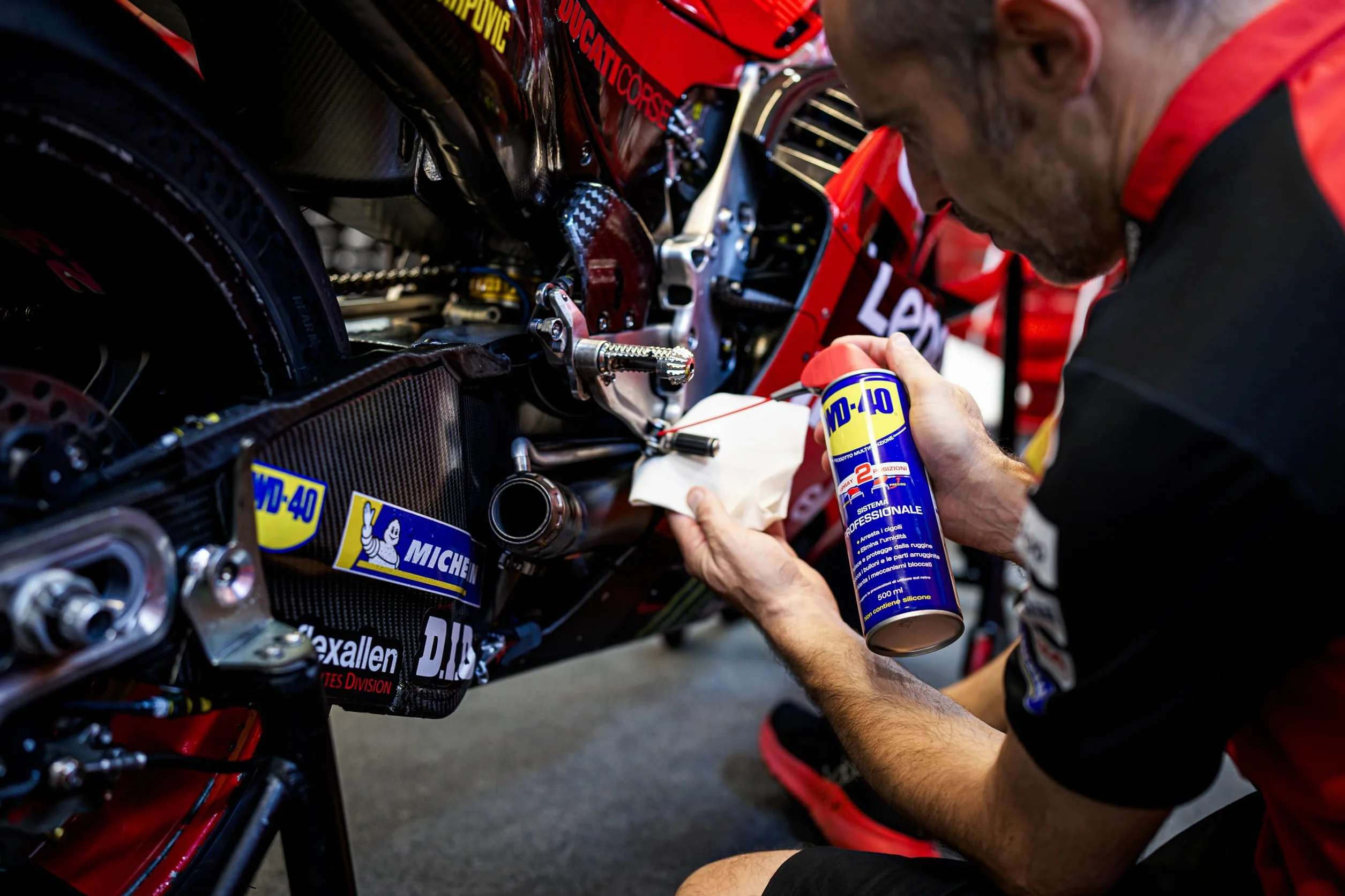 WD-40 Spray Multiuso 400 ml Lubrificante Sbloccante Antiruggine Dielettrico Detergente