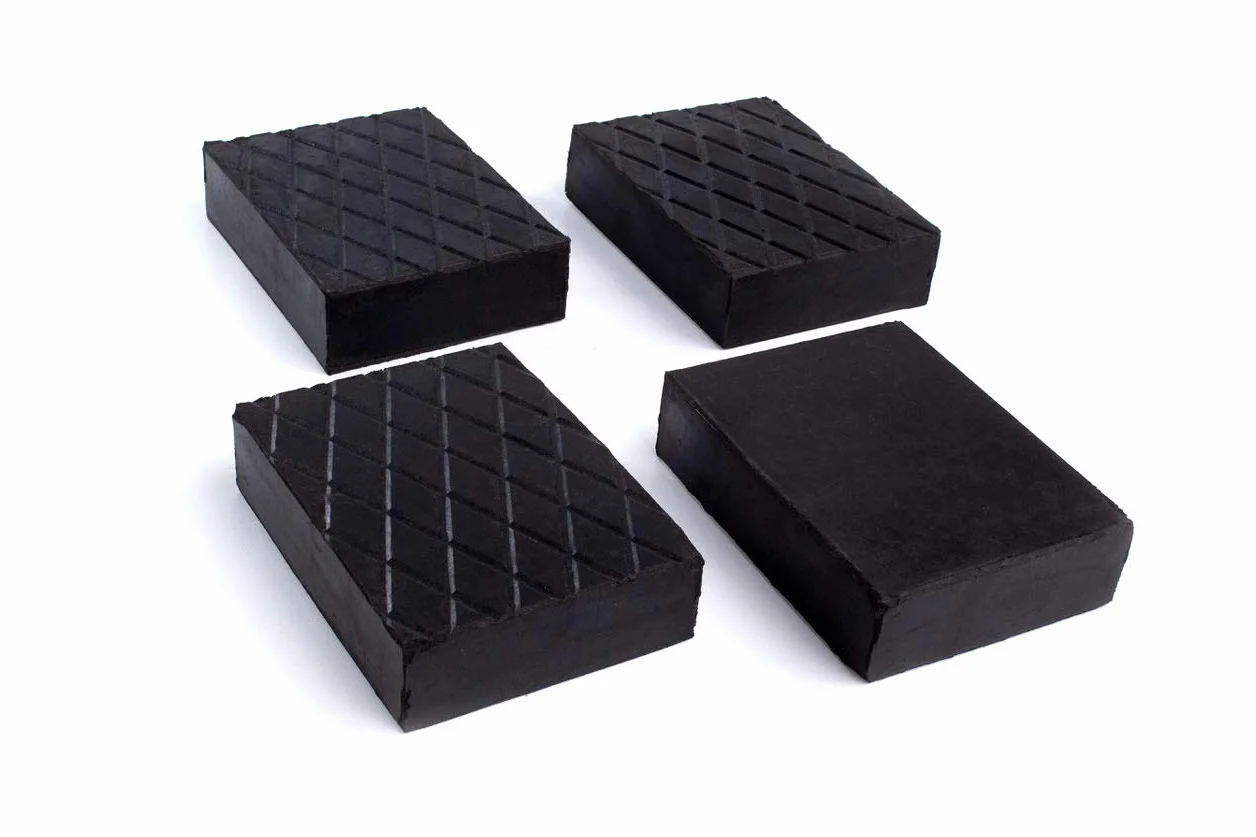 Kora 79 - Set di 4 fori in gomma, 160 x 120 x 60 mm, colore: Nero