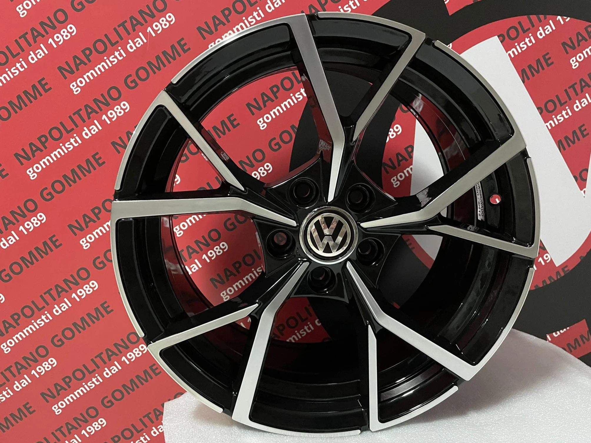 4 Cerchi in lega per VW Golf 5 6 7 8 R 18 pollici modello Estoril