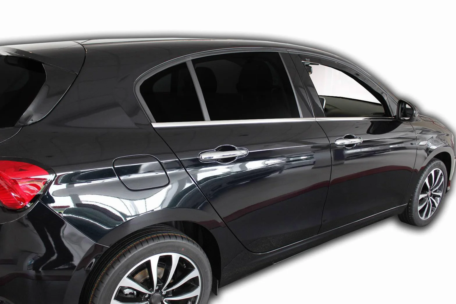 Deflettori d'Aria J&J AUTOMOTIVE per Fiat Tipo 4/5-Porte Berlina 2015, Set 2 Pezzi Nero Fumé