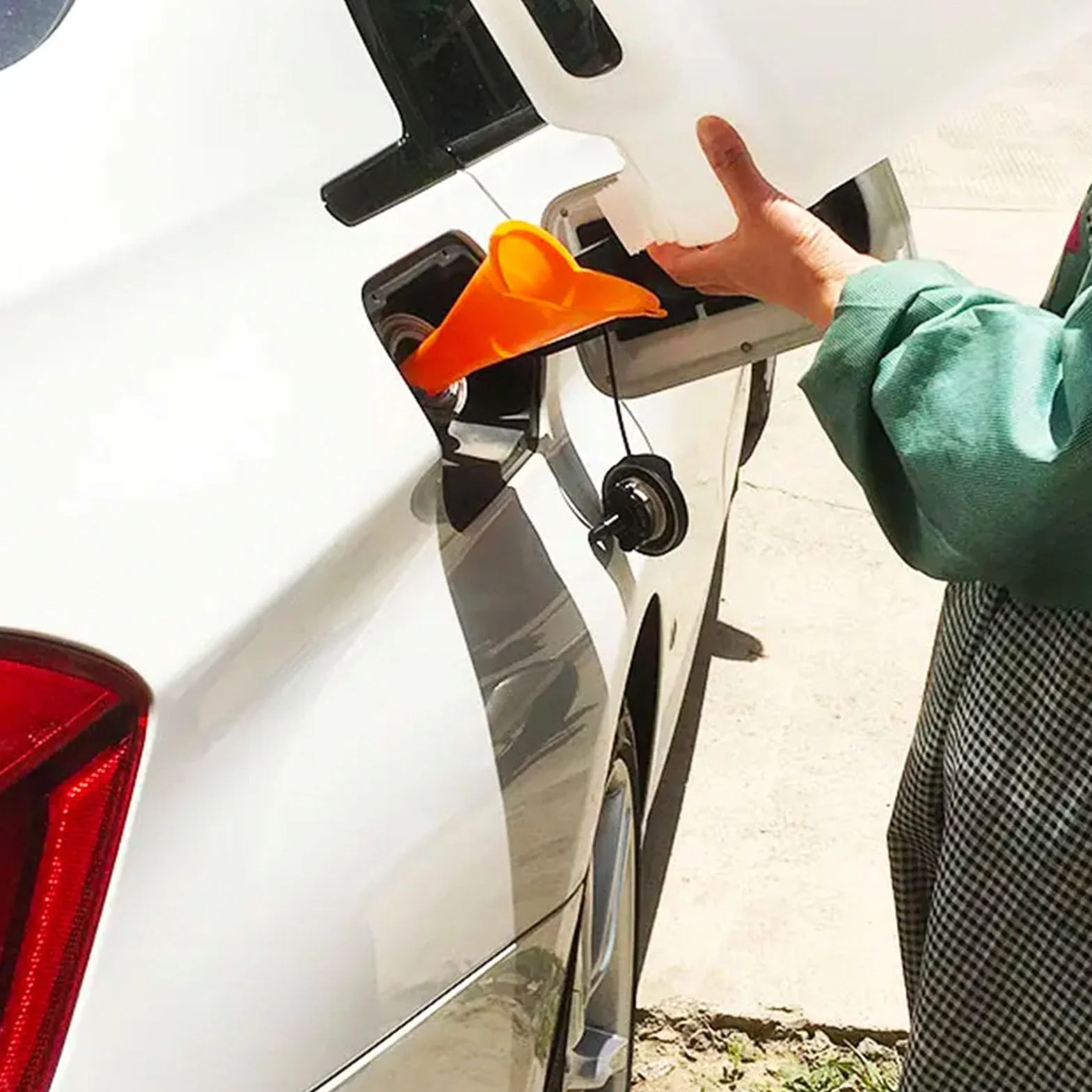 Imbuto Olio Motore 7 Pezzi, Benzina Imbuti Plastica Travasatore Becco Lungo Universale Kit con Filtro e Tubo Flessibile