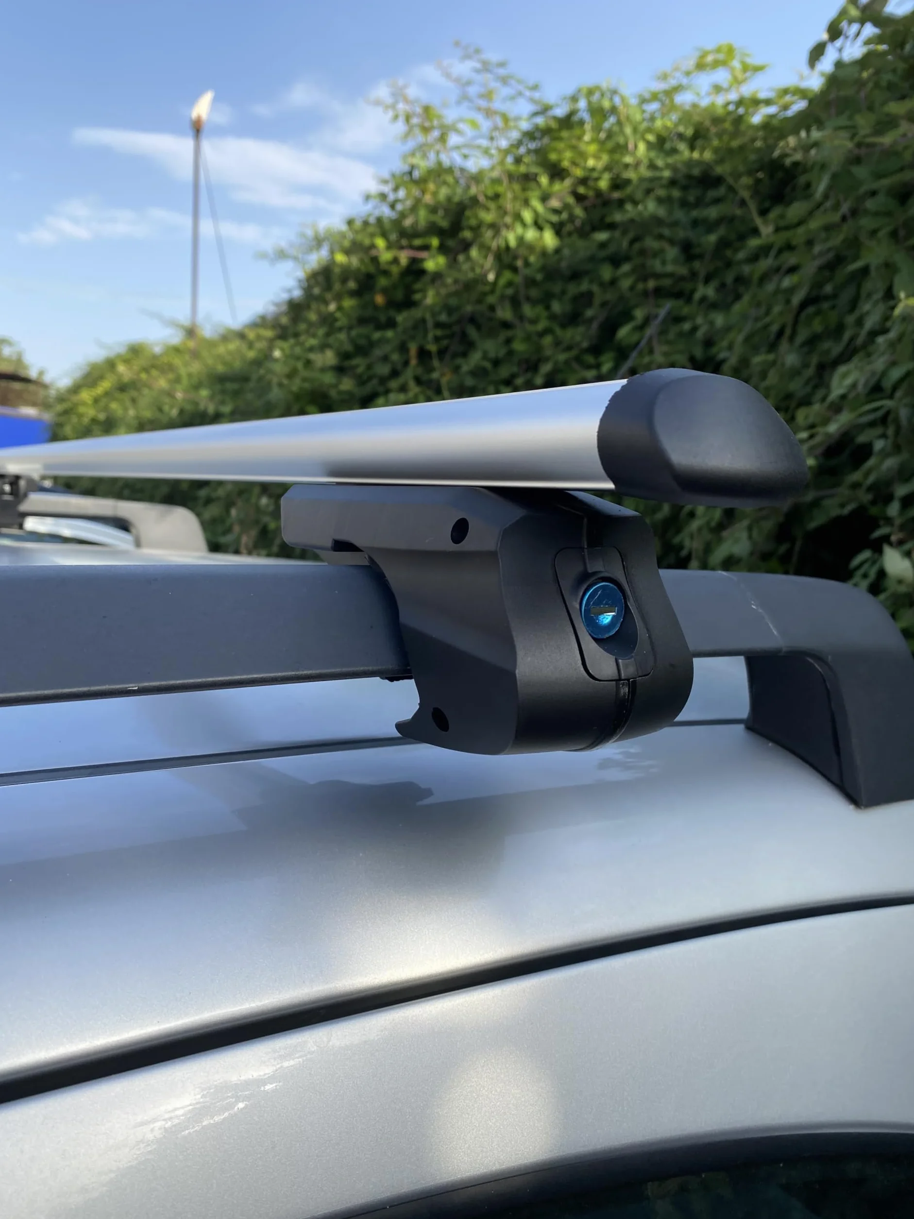 BARRE PORTAPACCHI PORTATUTTO UNIVERSALI AUTO CON SERRATURA ANTIFURTO 135CM O 120CM