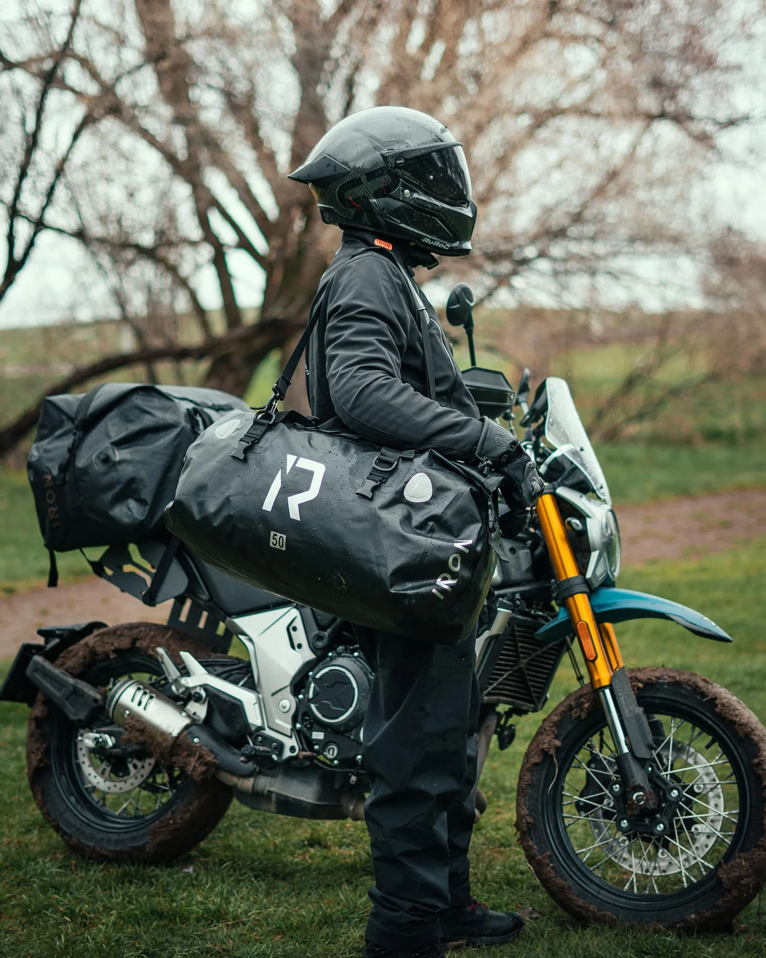 Borsa impermeabile per moto 30 L nero con chiusura arrotolabile