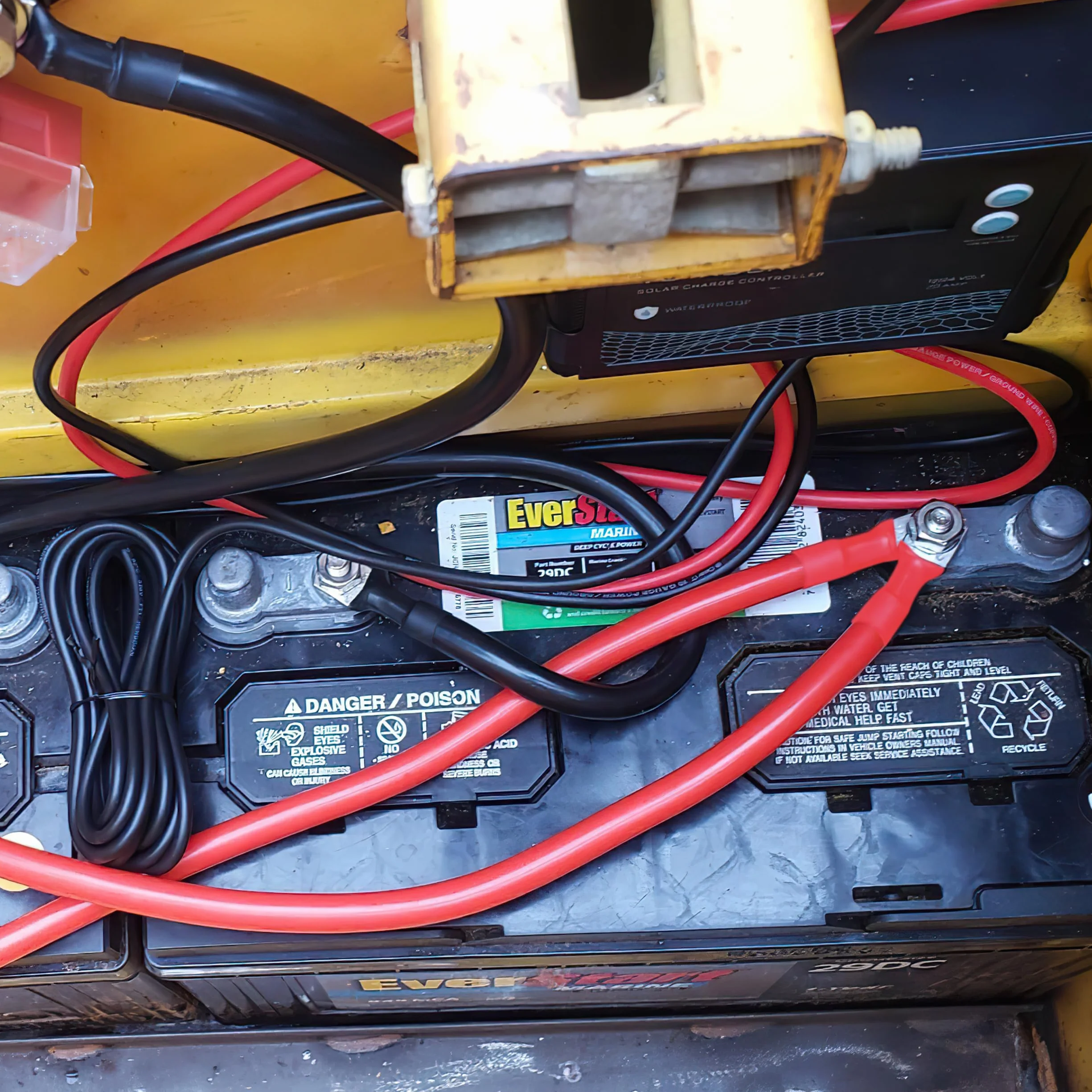 Cavi Batteria Auto 14mm² 30cm Cavi Inverter Batteria 12V 6AWG Cavo Batteria con Capicorda ad Occhielli M8 per Camion Moto Marina Solare Rosso e Nero 2 Pezzi