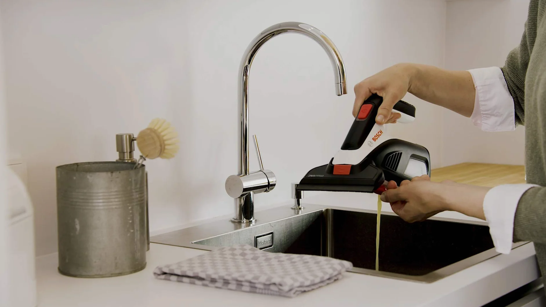 Bosch Detergente per vetri e superfici non porose 500 ml
