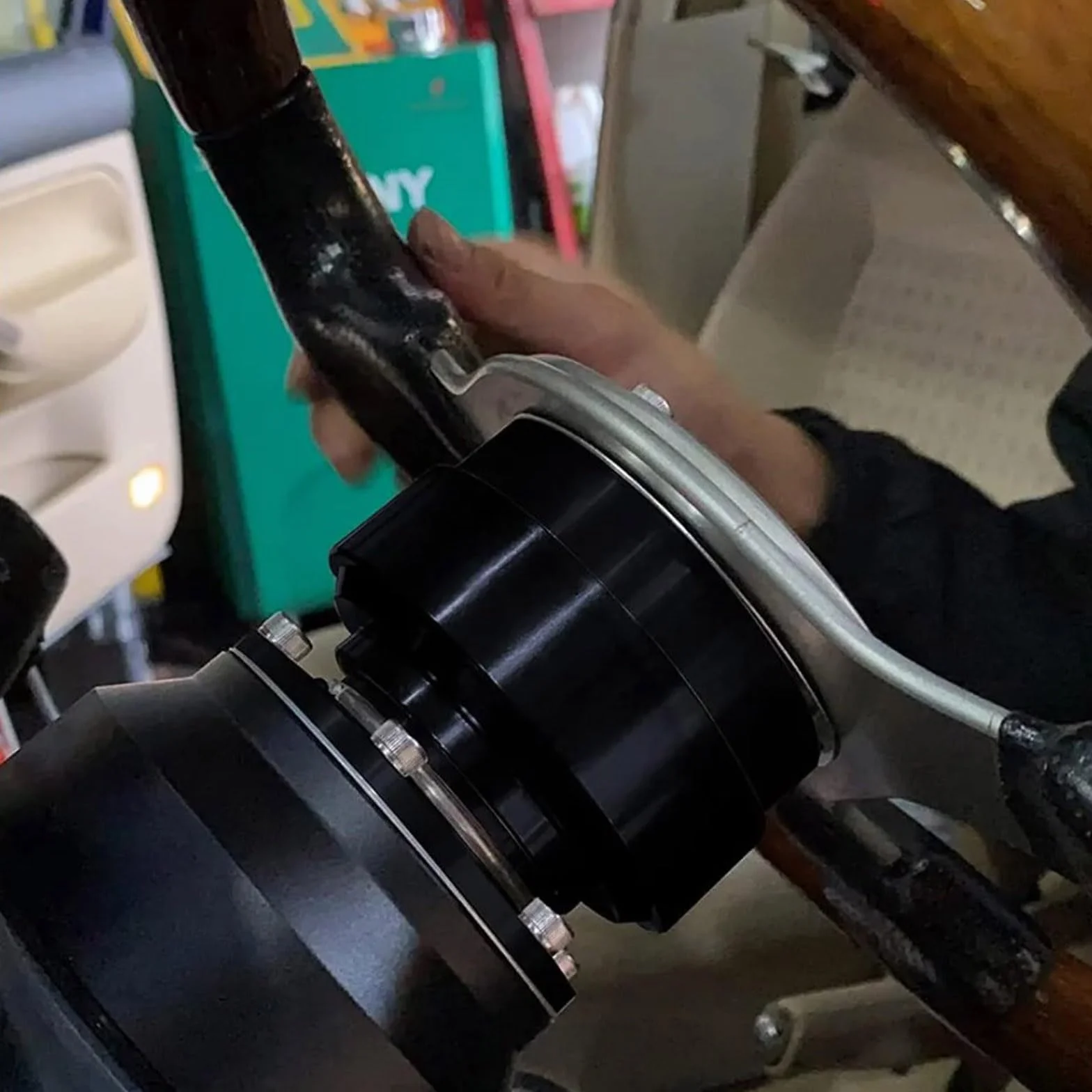 Kit Sgancio Rapido Volante Universale 6 Fori Nero Motorsport