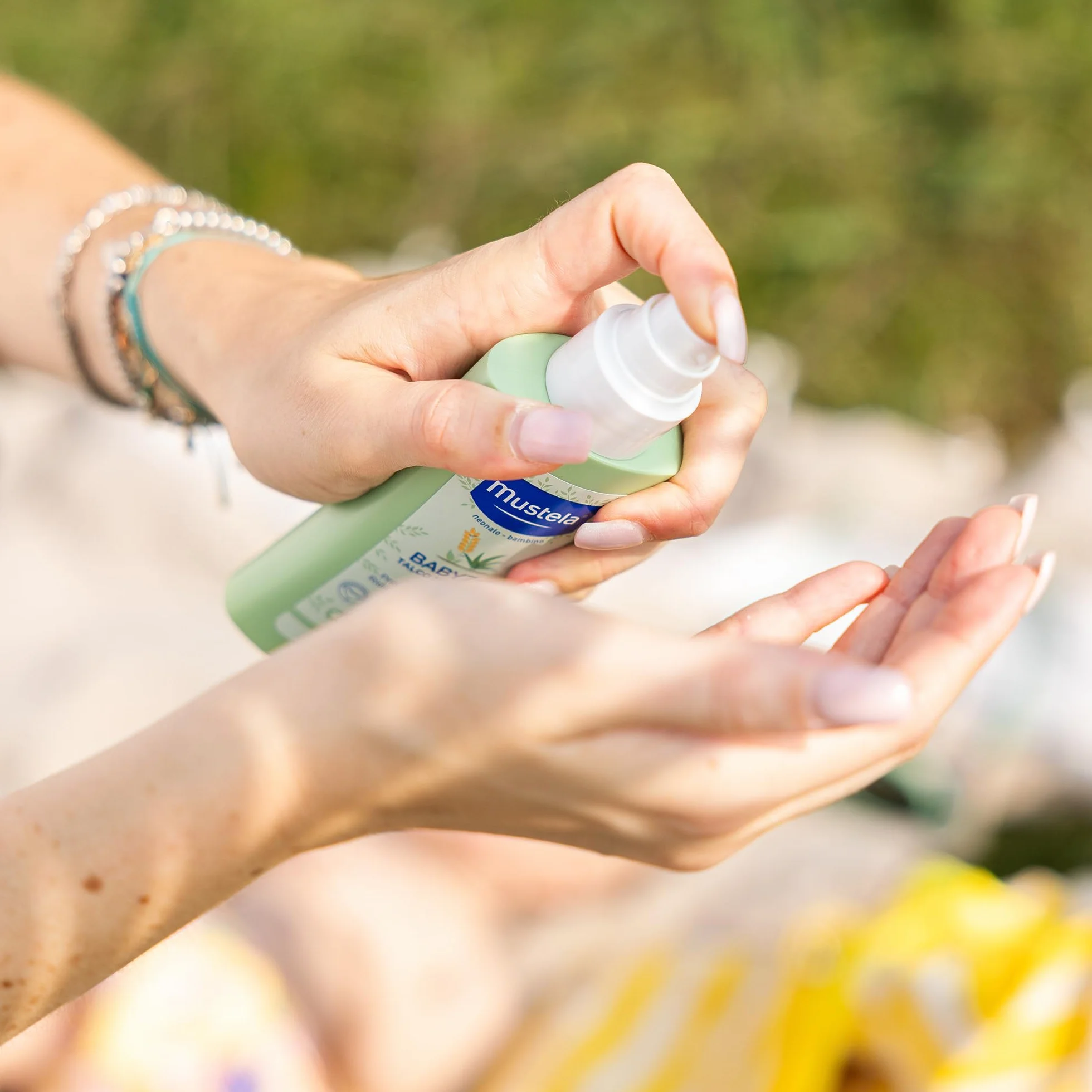 Mustela BABYZzz Talco Non Talco Spray 100ml - Protezione Naturale dalle Zanzare per Neonati e Bambini