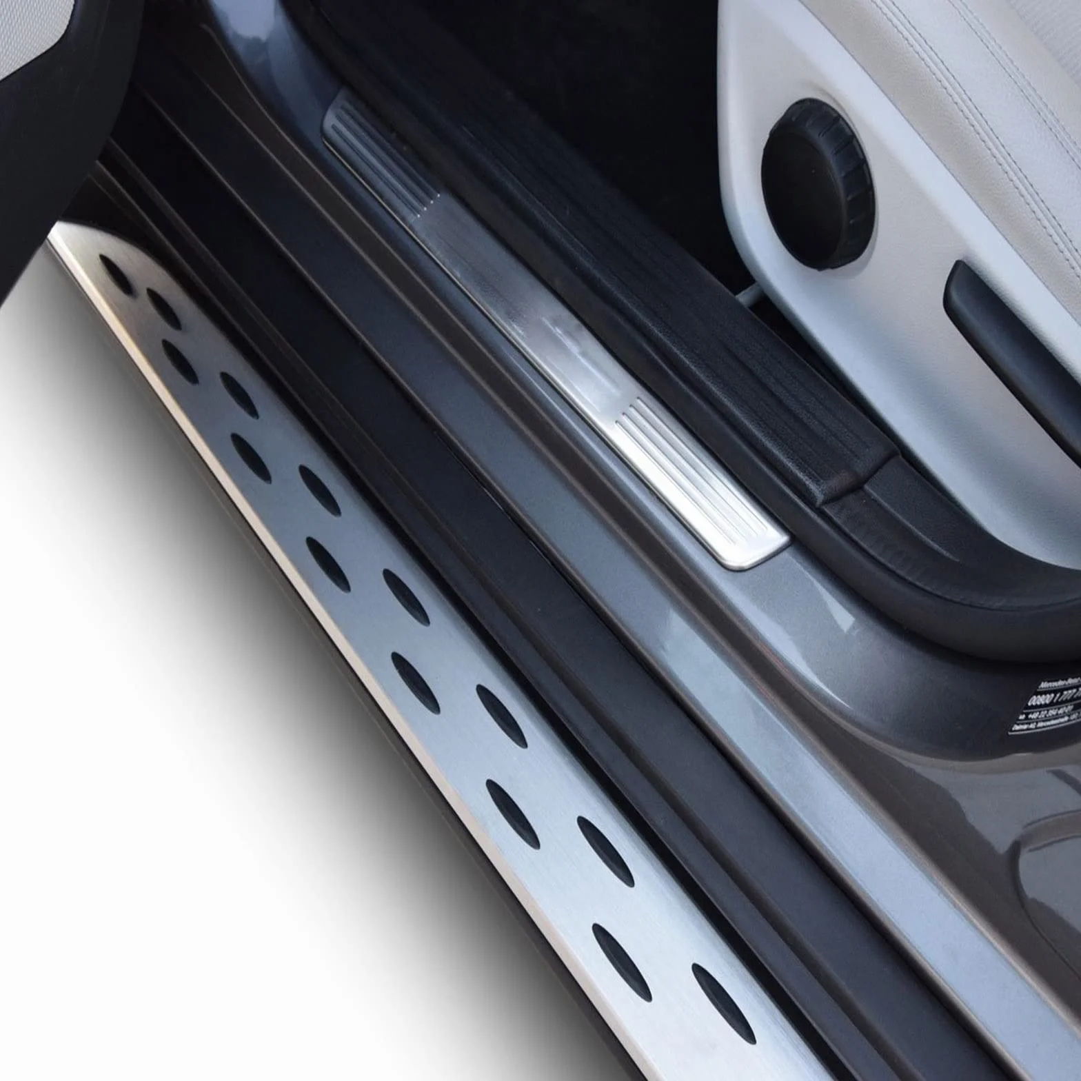 J&J AUTOMOTIVE Pedane Laterali per Mercedes GLA X156 2013-2019, Sottoporta Minigonne in Alluminio e Plastica ABS, Set Completo con Materiale di Montaggio Incluso