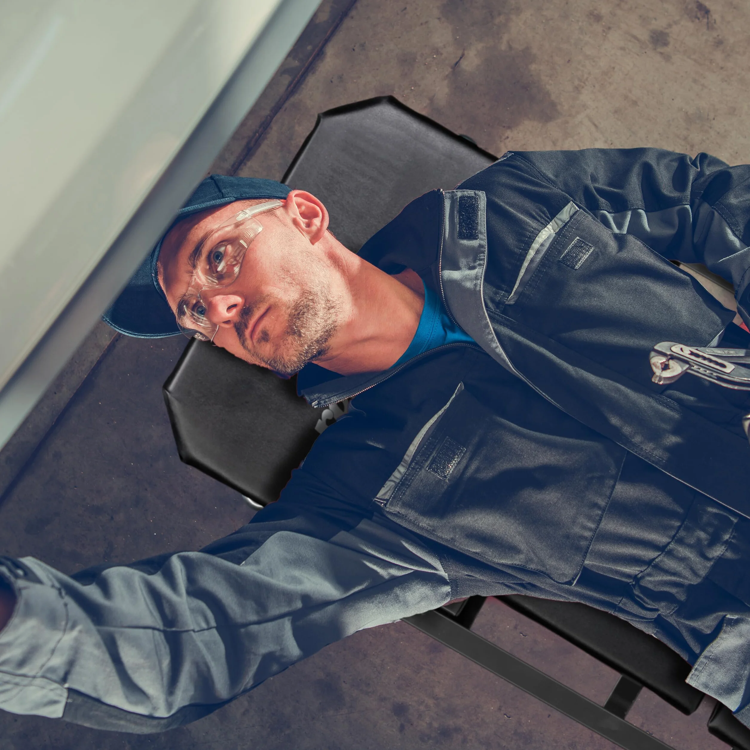Relaxdays Sgabello Officina Pieghevole con Ruote 360° 150 kg Acciaio Nero Blu