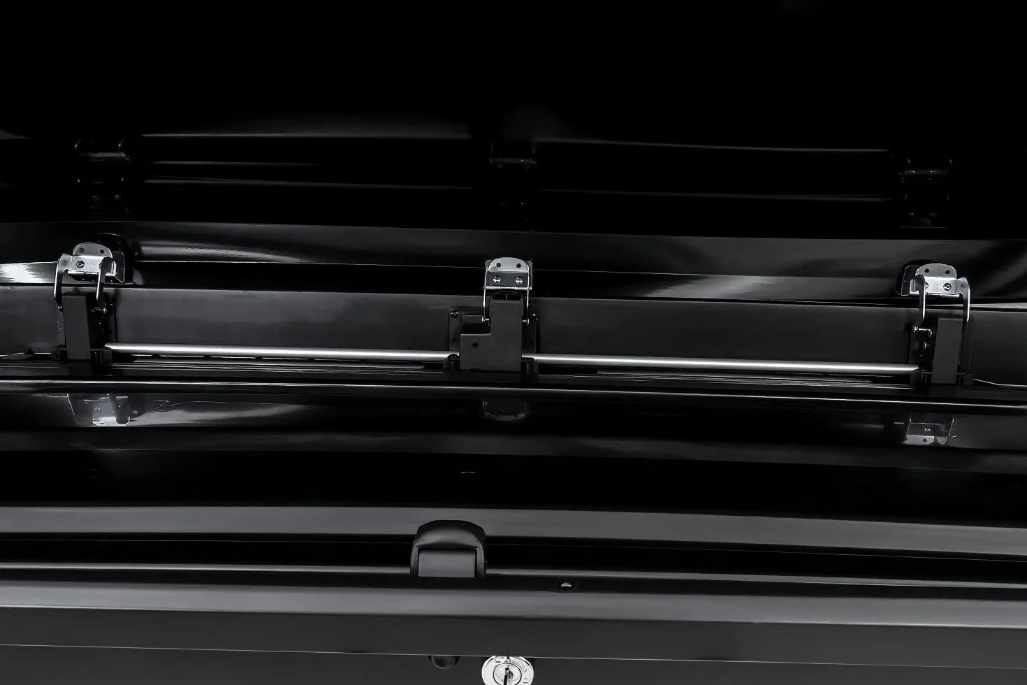 Box da Tetto Skugga L 660 Nero Lucido 300 Litri, Portabagagli Auto Aerodinamico Basso 28 cm, Portata 75 kg con Apertura Bidirezionale e Perfect System