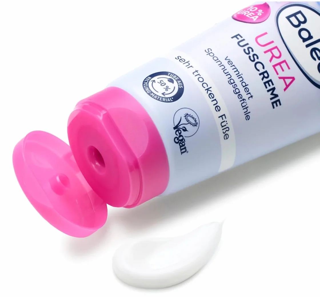Balea Set da 2 Schiuma per la cura dei piedi Urea 100 ml + Crema per piedi con urea 100 ml + calzini bonus