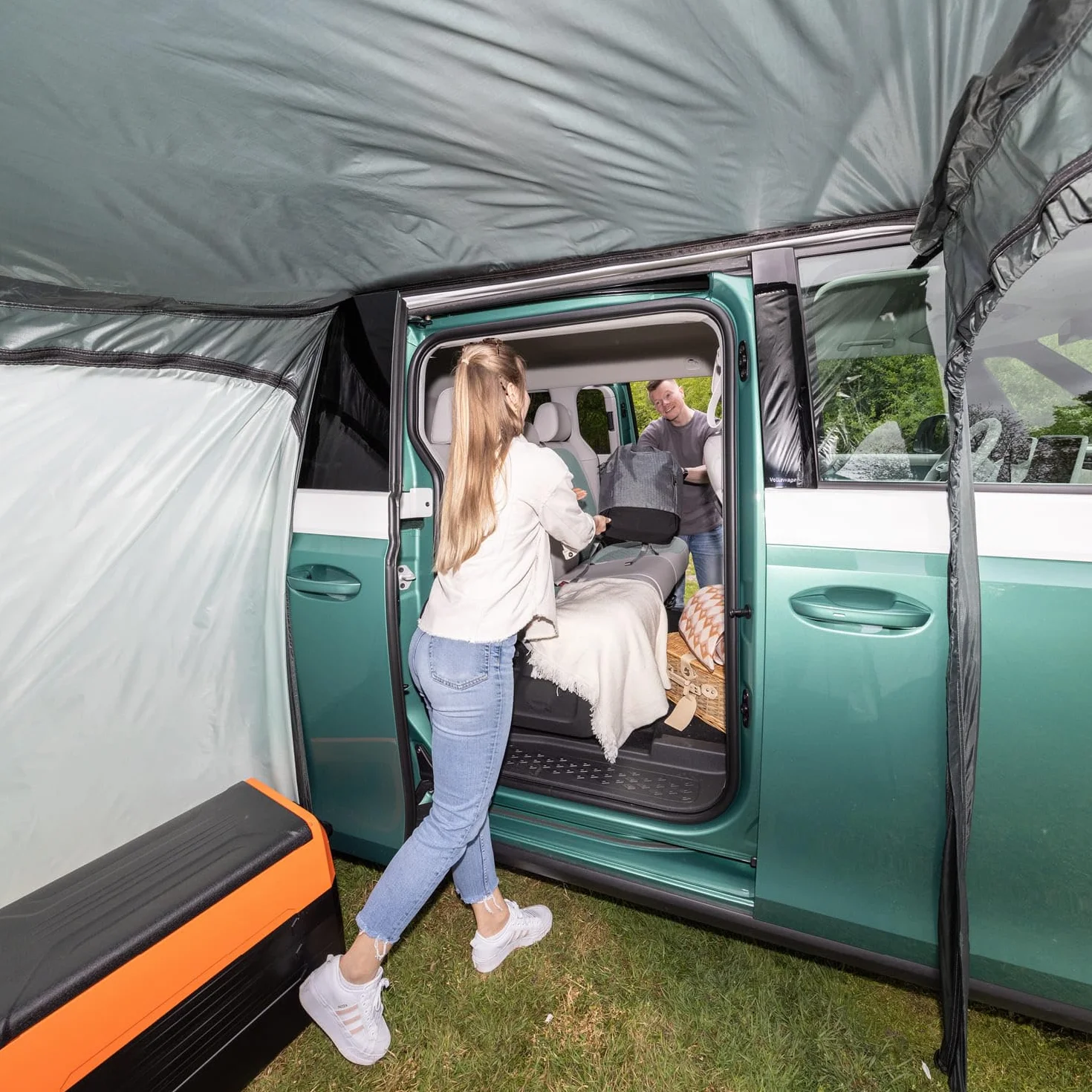 Skandika Pitea Dome Tenda per auto, autobus, furgoni | Indipendente, per 2-4 persone, 2,2 m di altezza, 10,4 m² di superficie abitabile, 3 ingressi, zanzariera, 3000 mm di colonna d'acqua