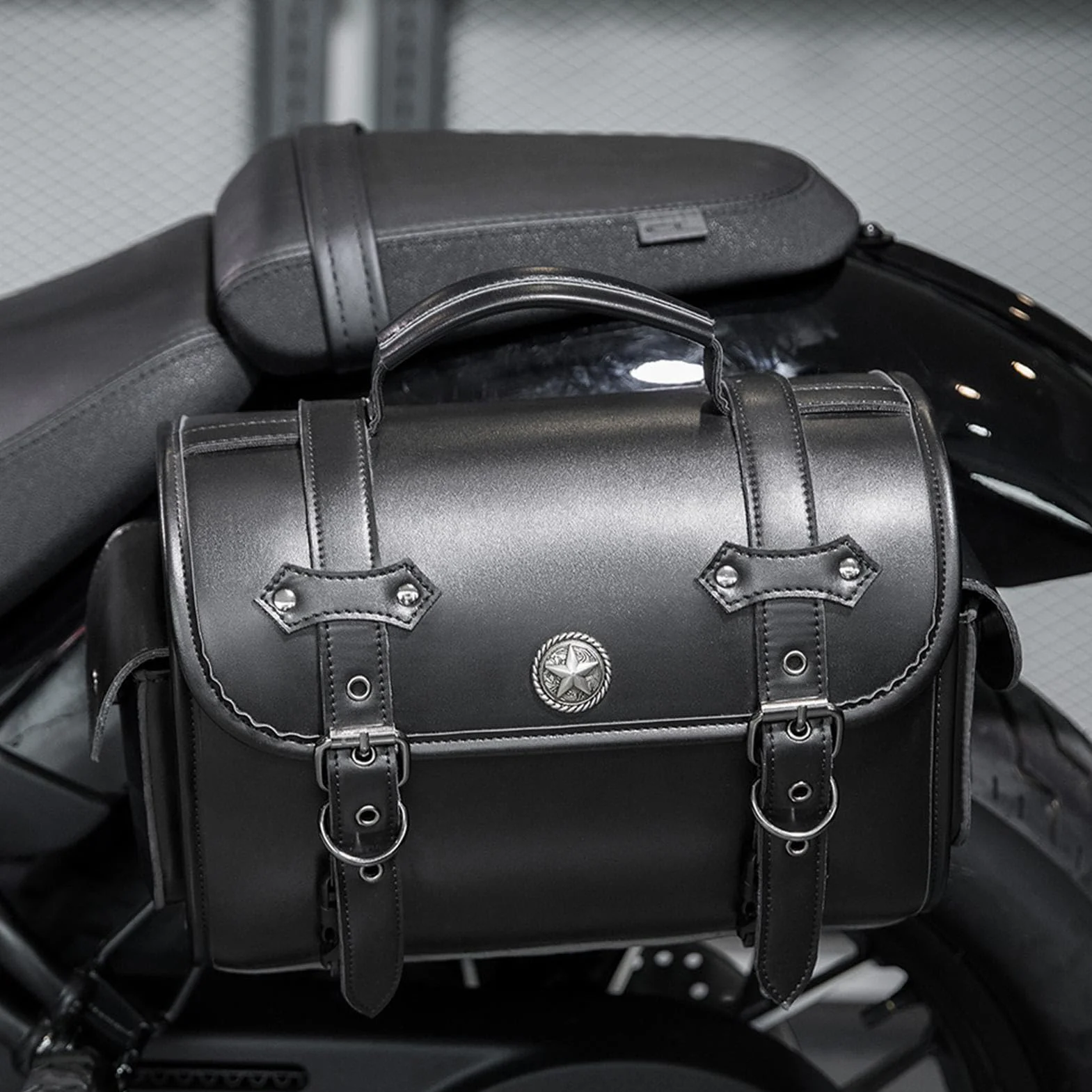 Borse posteriori per moto in pelle marrone scuro resistente alle intemperie grande capacità per cruiser classico