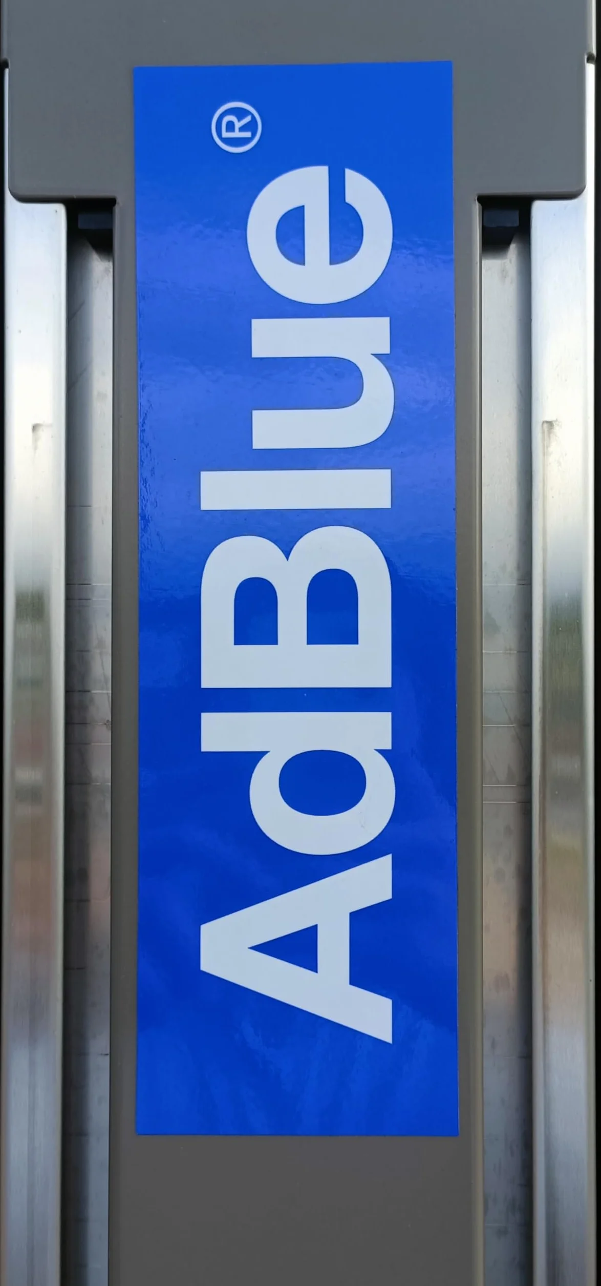Elafix 40 Adattatore Magnetico Valvola Distribuzione Adblue® 10 lt per Auto Camion Diesel