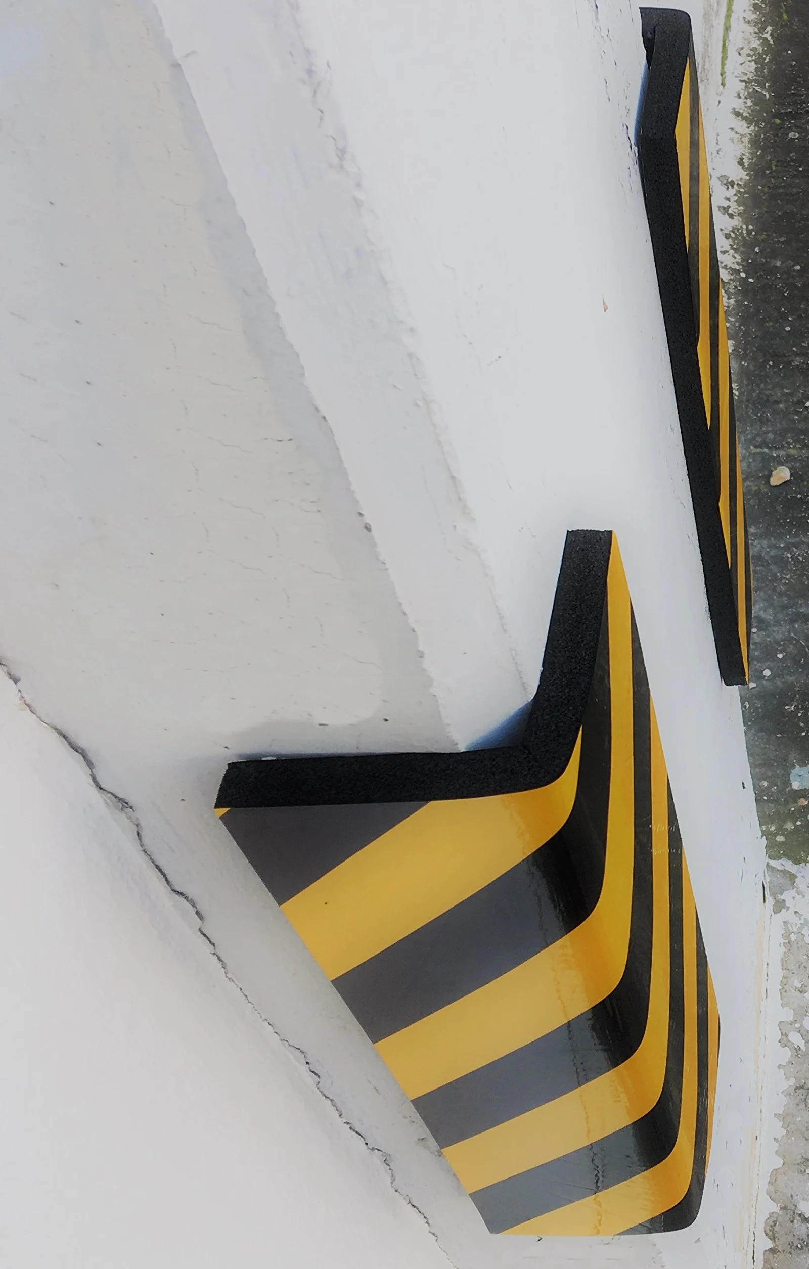 Flessibile Paracolpi Angolare Adesivi, per Protezione di Parcheggi e Magazzini, 44x25x2 cm, 4 pezzi (Nero Giallo)