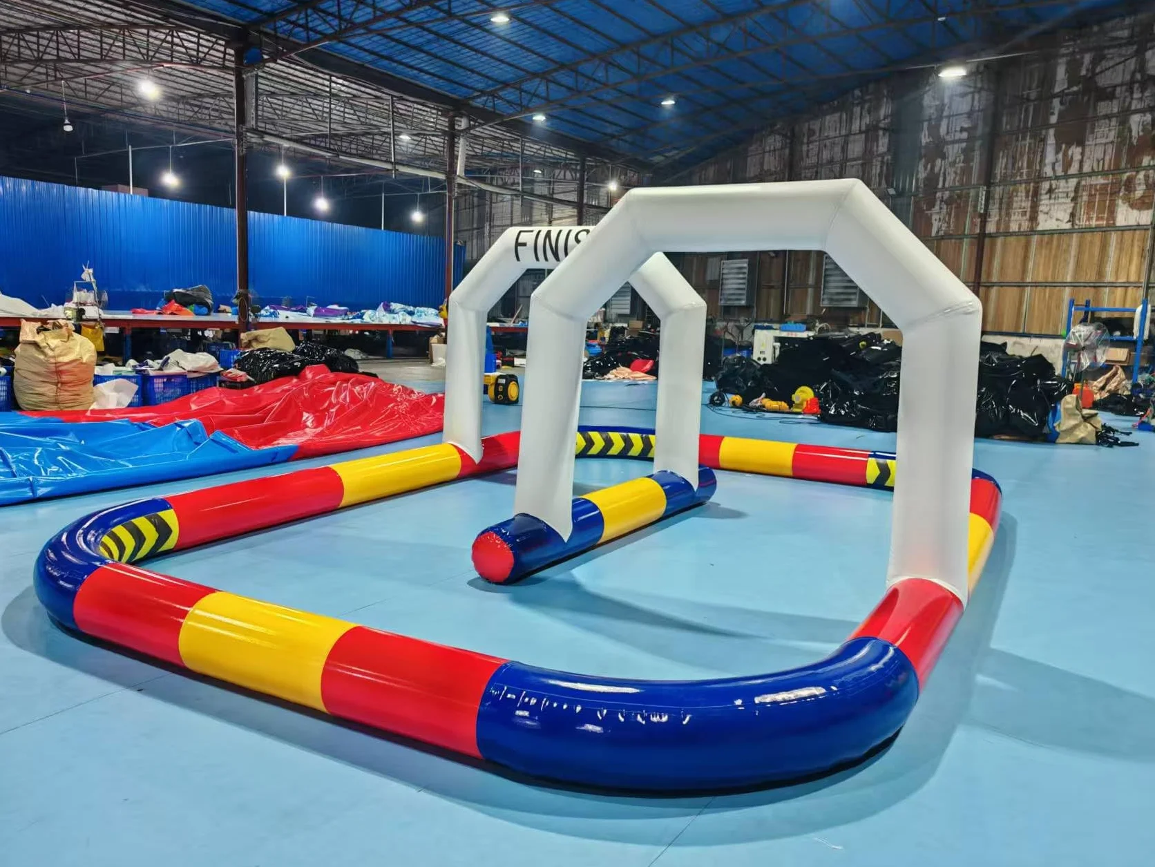 Pista gonfiabile dei go-kart per le automobili di paraurti, progettazione portatile del PVC con la pompa per divertimento all'aperto
