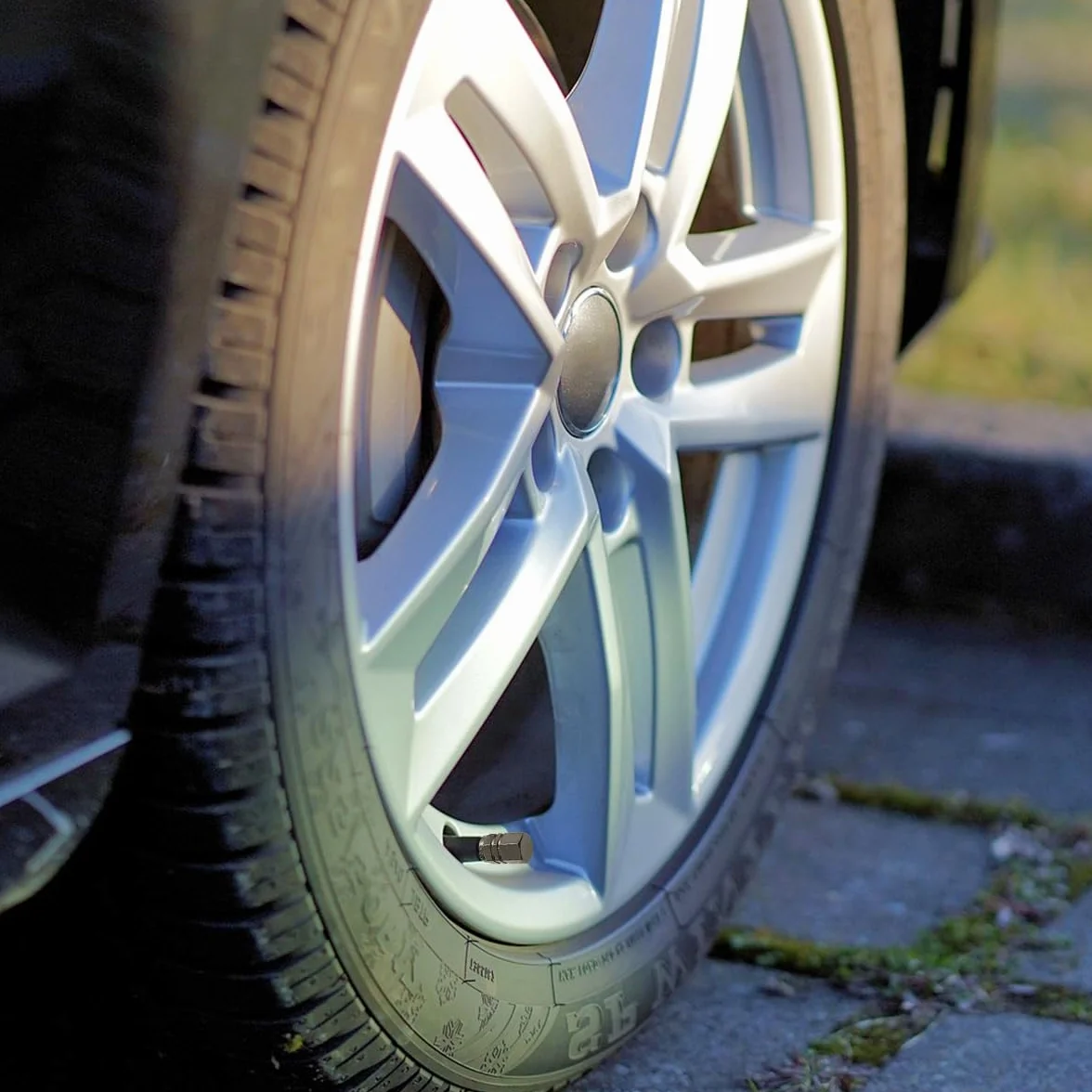 CGEAMDY Tappi Valvole Pneumatici Auto, 12 Pezzi Tappo Antipolvere Della Ruota Dell'Automobile In Alluminio, Valvola Impermeabile Del Pneumatico Per Auto, Camion, Moto, Suv E Biciclette (Grigio)